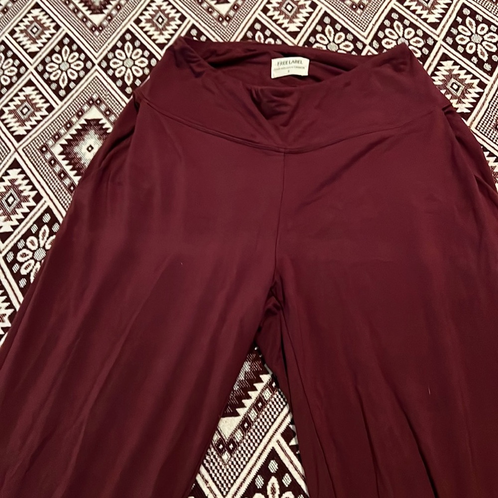 Free Label Monday pants